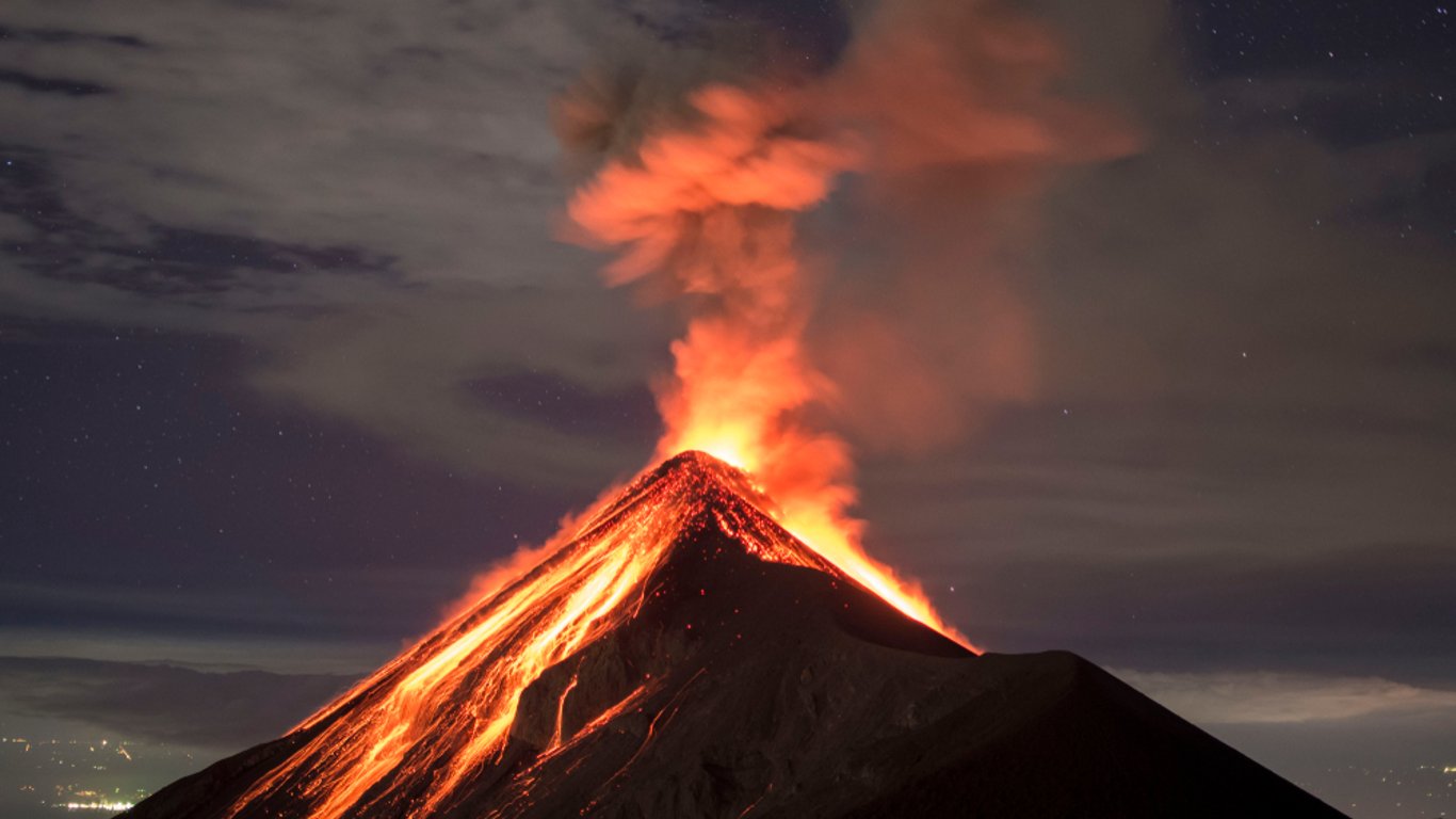 Erupción del Volcán de Fuego: Se insta a los viajeros a mantenerse alertas ante condiciones inciertas.