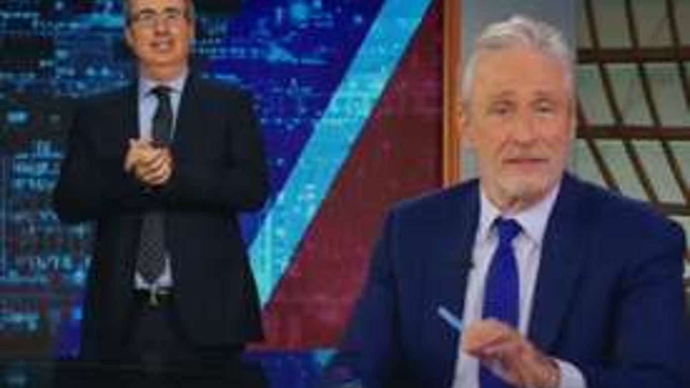 Presentadores de la Noche Advierten: América Riesga Retroceder a la Monarquía en Medio del Caos Político