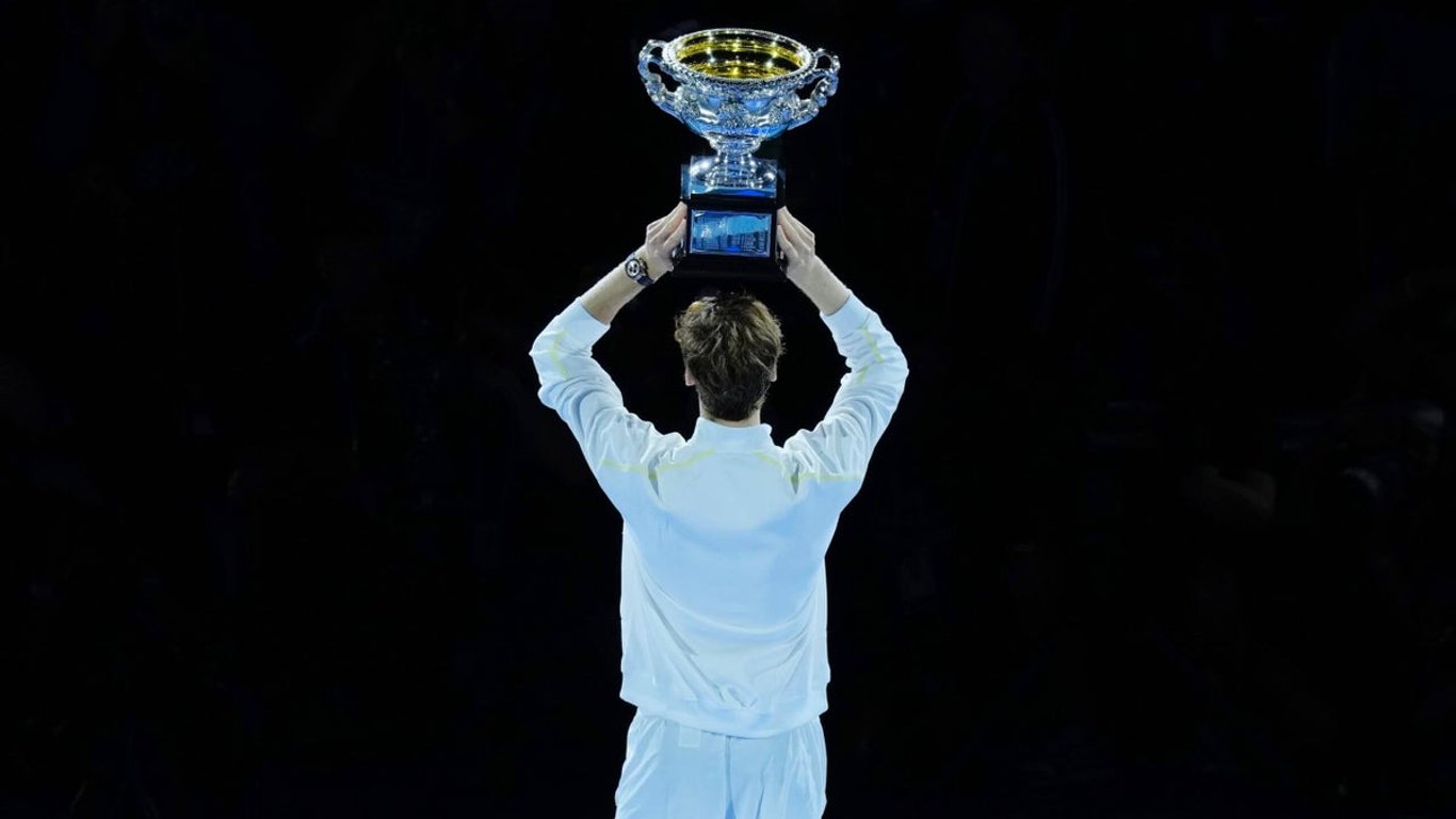 La victoria de Jannik Sinner en el Abierto de Australia se ve ensombrecida por la incertidumbre del caso de dopaje.