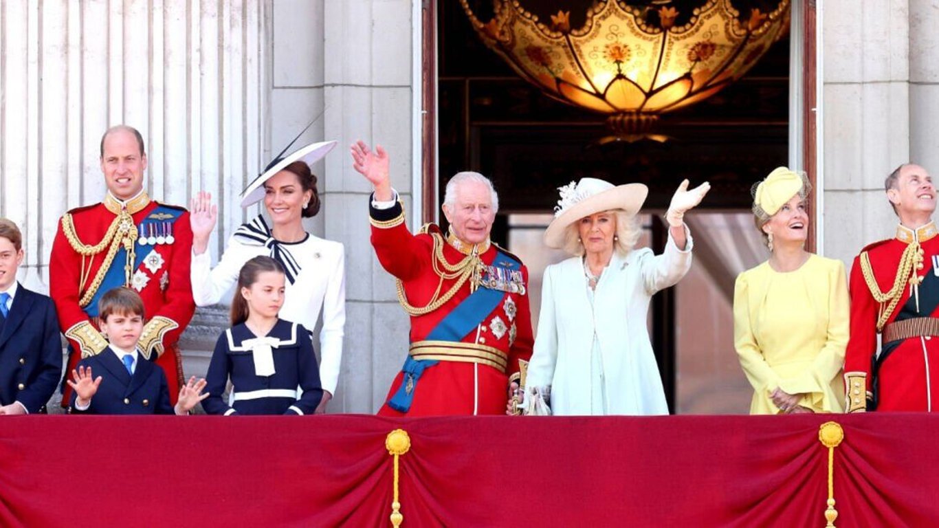 Nuevo libro explora los intrigantes lazos entre la monarquía británica y el 10 de Downing Street.
