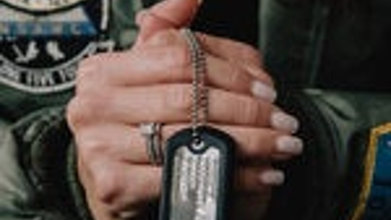 El TOPGUN de la Marina enfrenta una crisis debido a que las maniobras de alta G generan preocupaciones alarmantes sobre lesiones cerebrales.