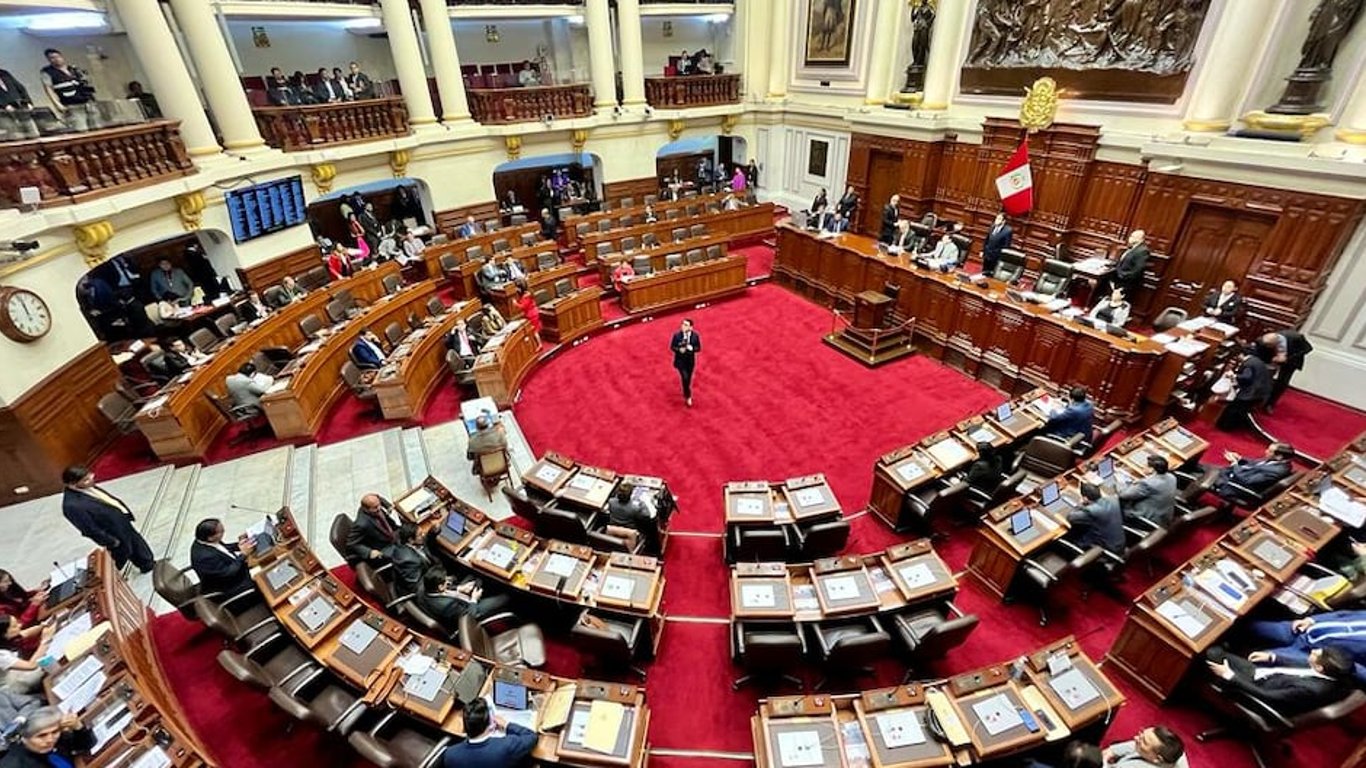 Debate crucial en el Congreso peruano sobre financiamiento privado de partidos políticos