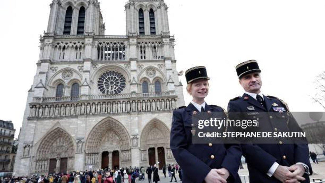 De las cenizas de Notre Dame: Un llamado a la renovación democrática de Francia en medio del descontento.