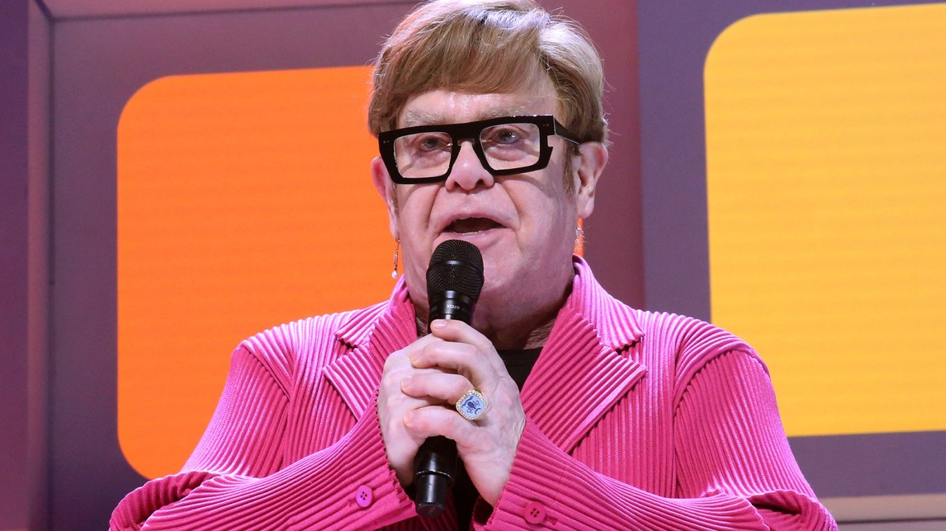 La opinión sincera de Elton John sobre la marihuana, la maternidad y los desafíos de la fama.