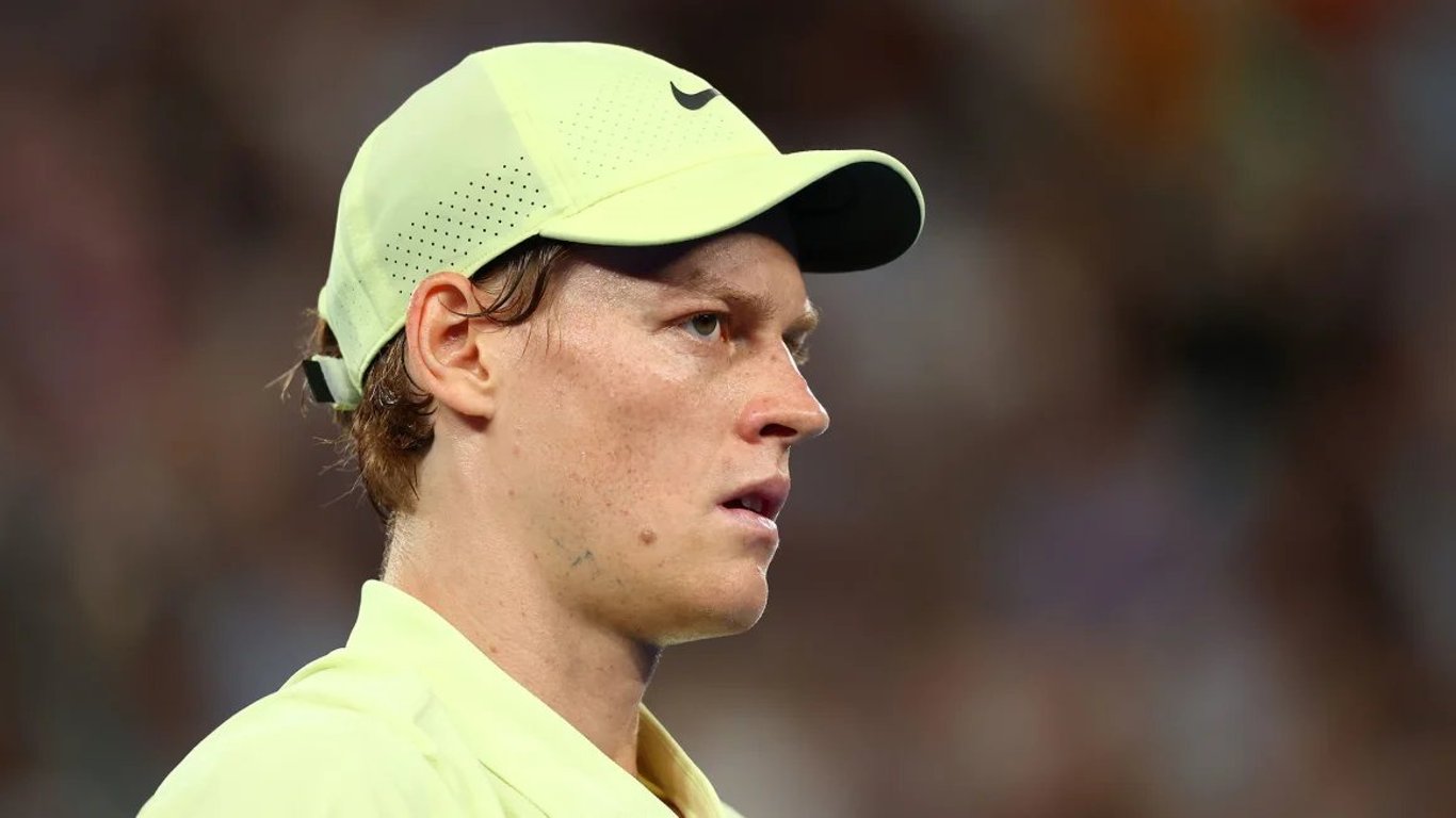 El número uno del mundo, Jannik Sinner, acepta una suspensión de tres meses por violación de las normas antidopaje.