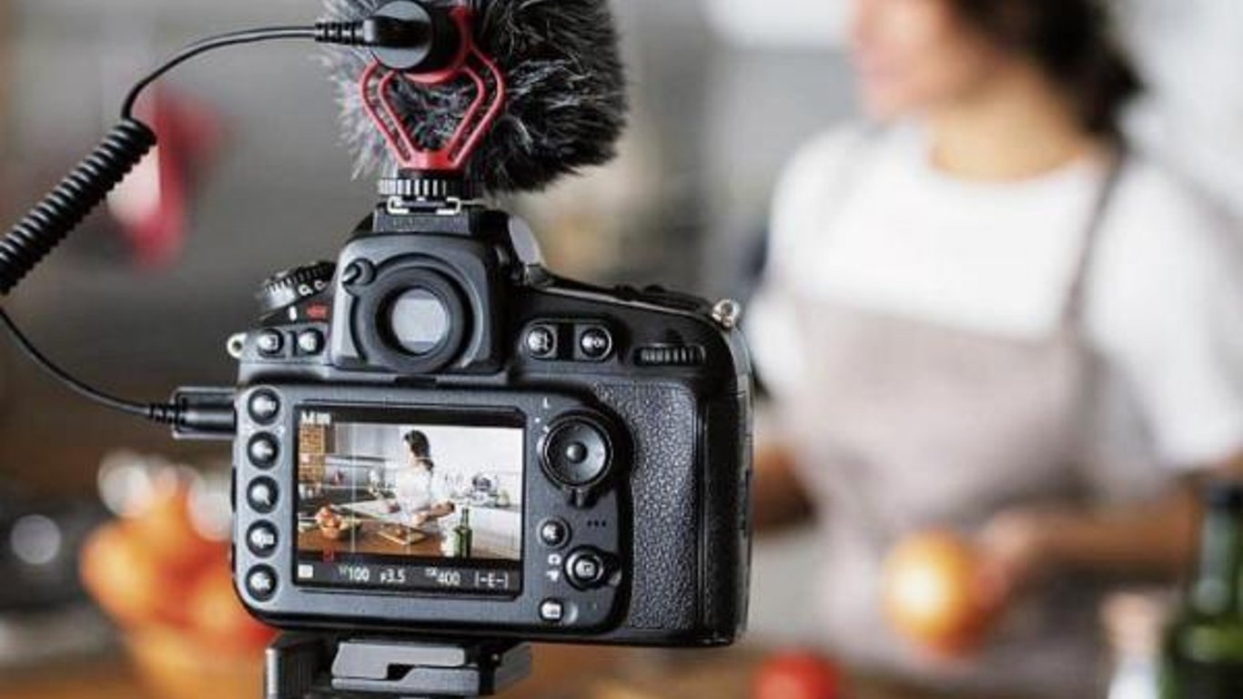 Colombianos analizan la influencia de creadores de contenido en sus decisiones