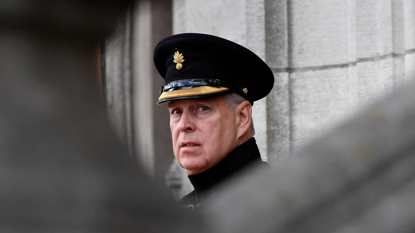 Los correos electrónicos de Epstein de el Príncipe Andrés encienden un escándalo real y exigen responsabilidad.