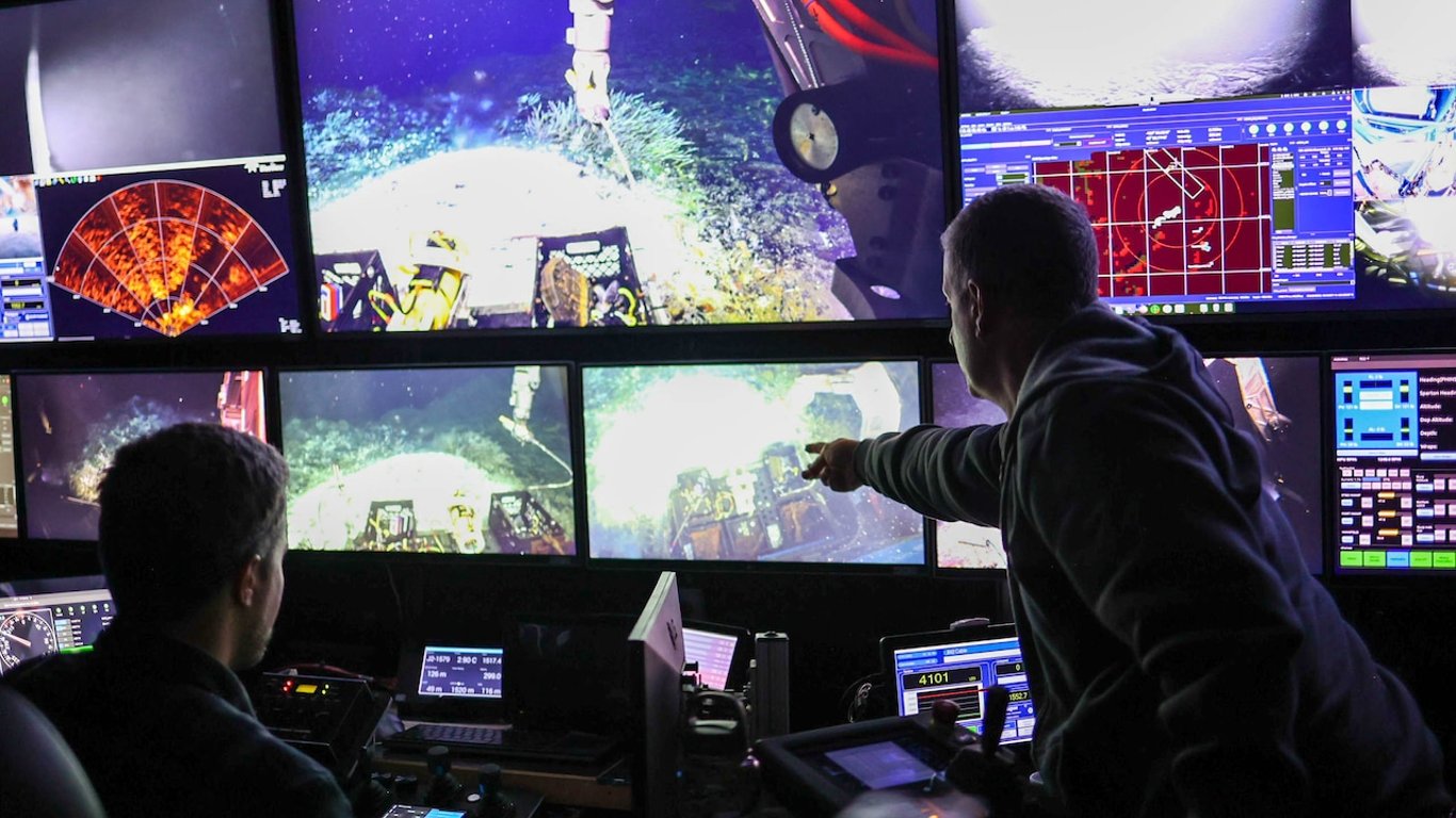 El Monte Axial de Oregón: El volcán submarino a punto de erupcionar que revolucionará la investigación.