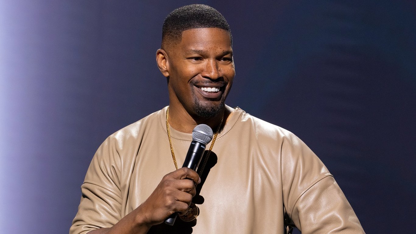 El especial de Netflix de Jamie Foxx combina humor y corazón tras un derrame cerebral que amenazó su vida.
