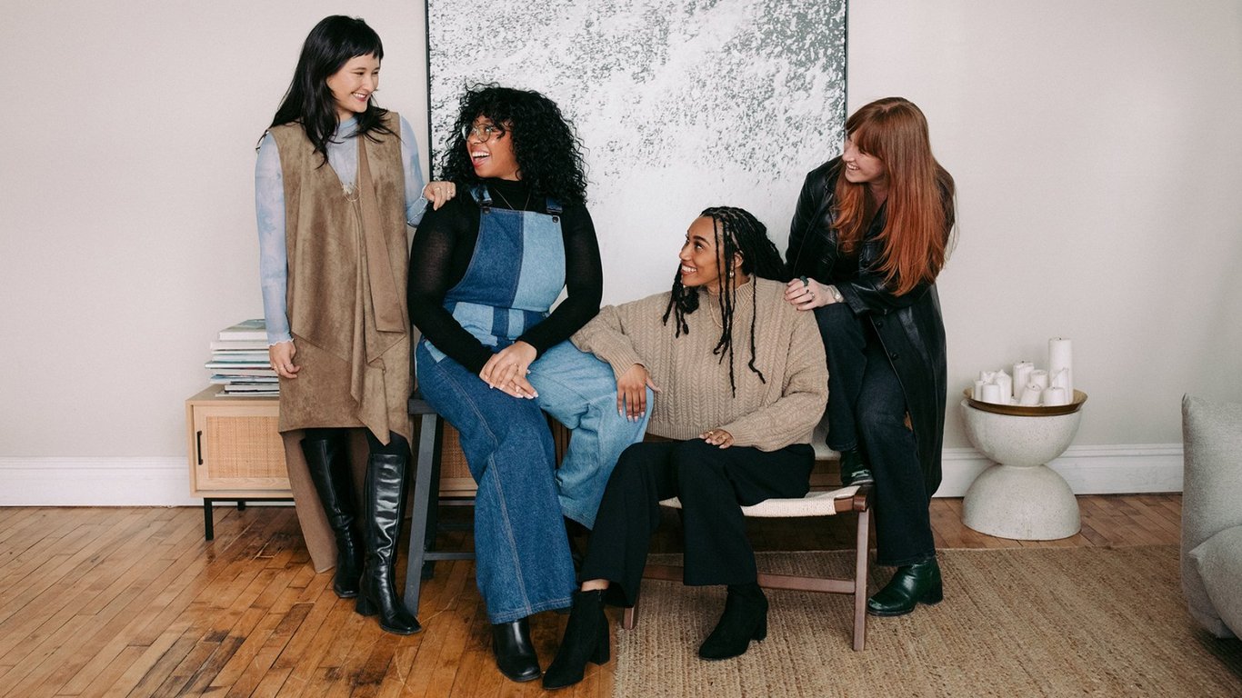 "Normal Gossip da la bienvenida a nuevos anfitriones mientras el querido dúo se retira tras una destacada trayectoria."