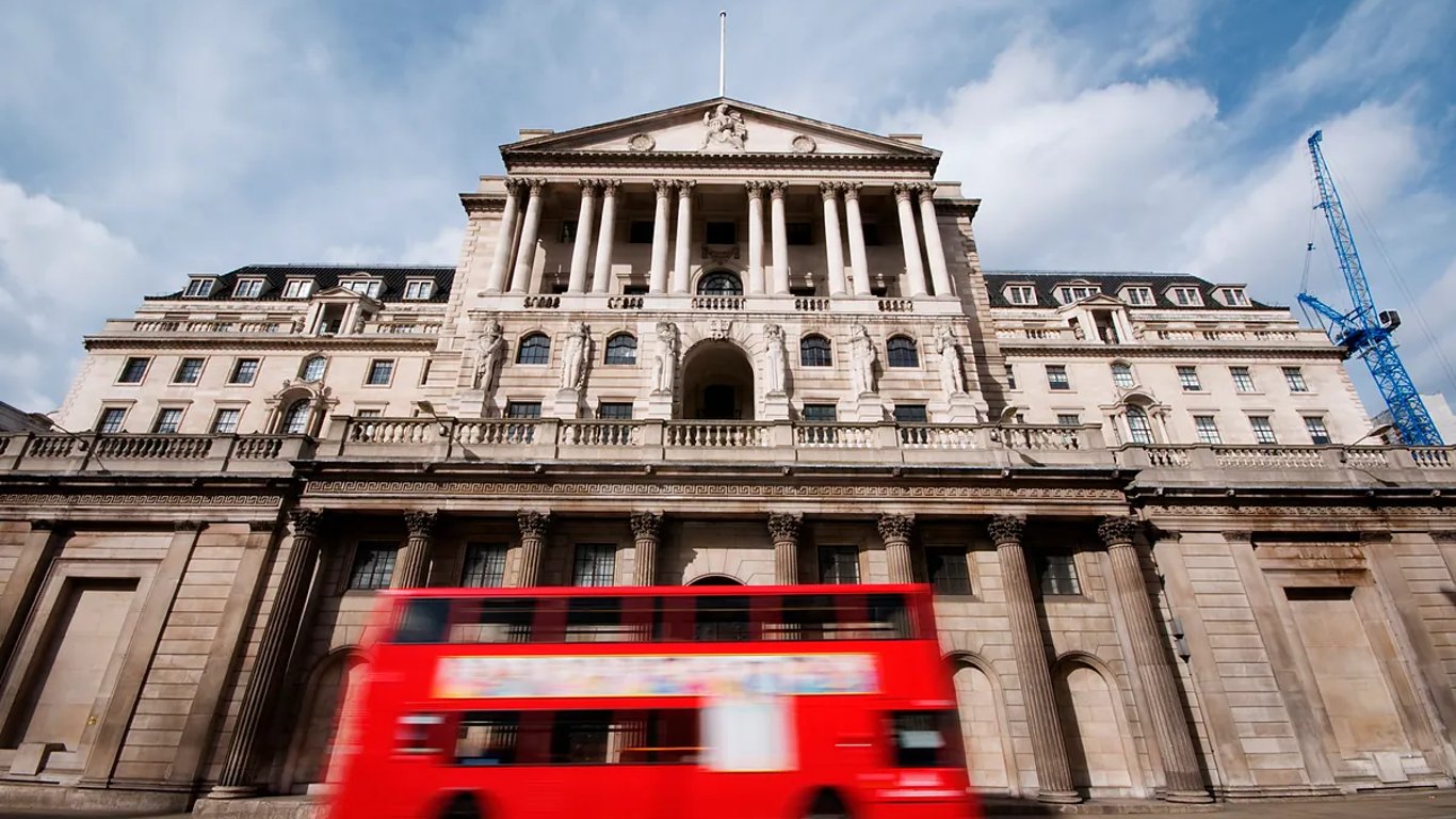 Banco de Inglaterra mantiene tipos de interés en 4,5% ante creciente incertidumbre económica