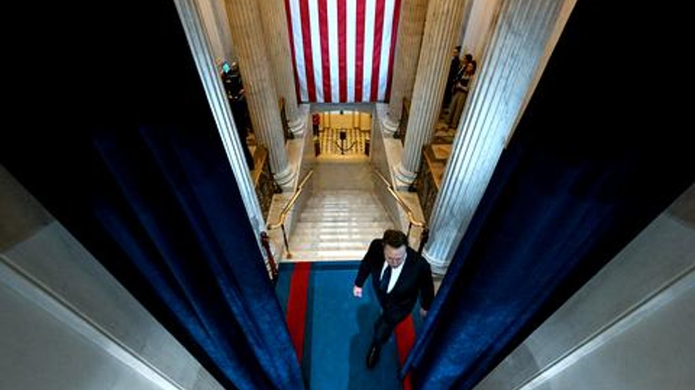 Elon Musk desata controversia en el gobierno de EE. UU. con su llegada agresiva