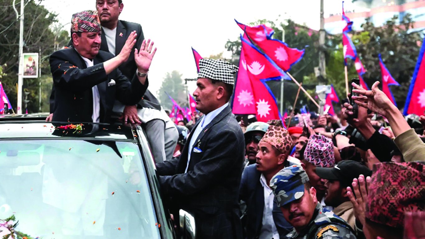El panorama político de Nepal se agita mientras Gyanendra Shah revive el debate sobre la monarquía en medio de divisiones.
