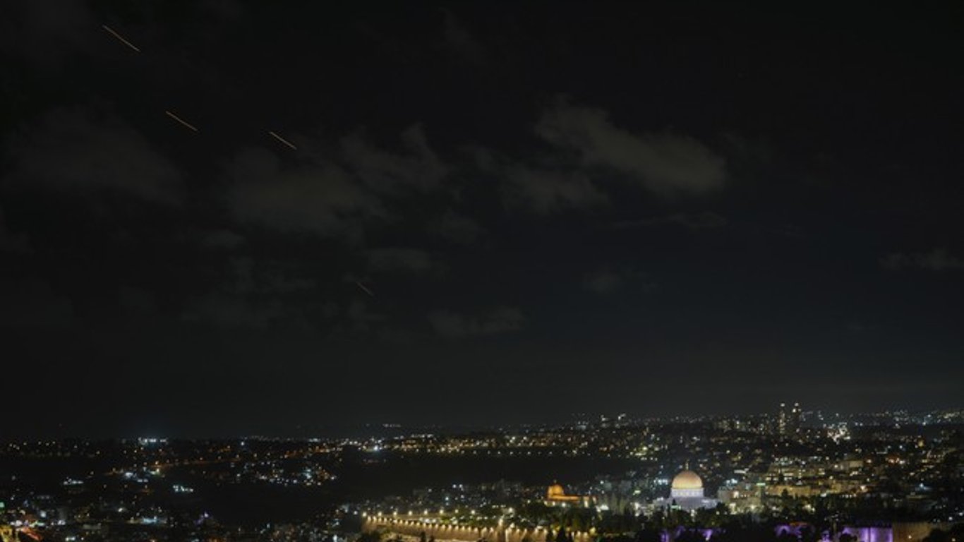 La Resistencia Iraní se Levanta Mientras Activistas Piden Cambio en Medio de Crecientes Tensiones con Occidente.