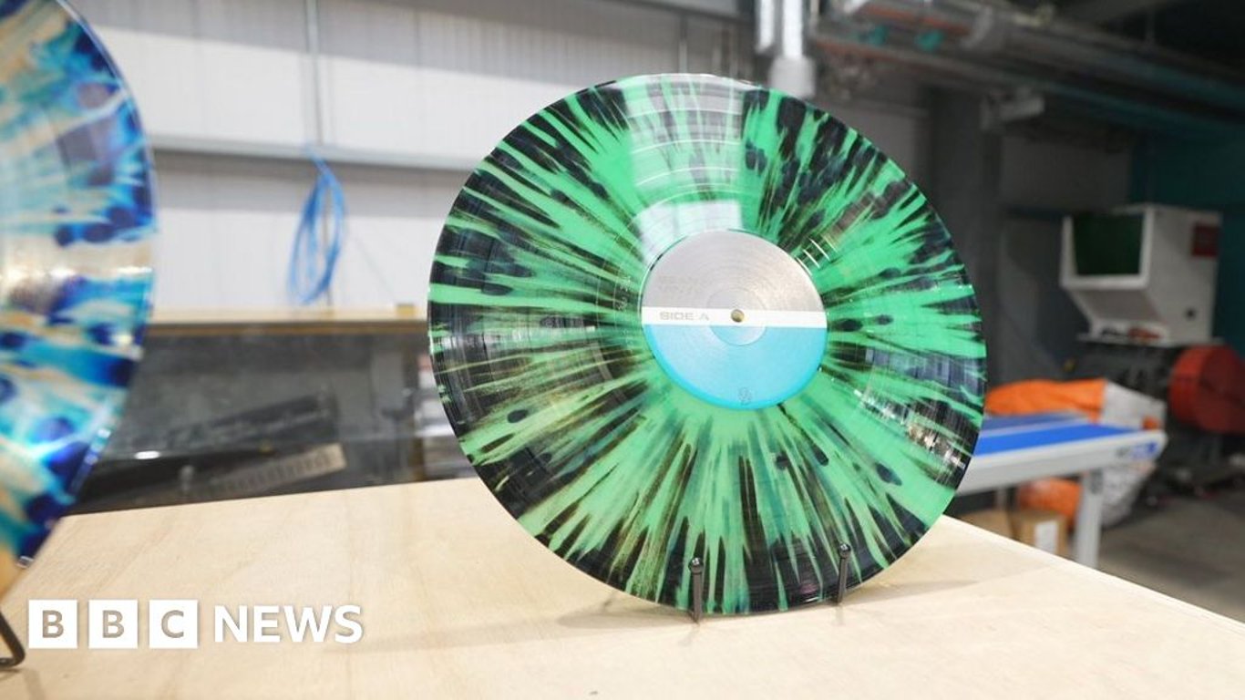 La planta de prensado de vinilo de lubina de Escocia crece en medio de la tendencia de resurgimiento del vinilo.