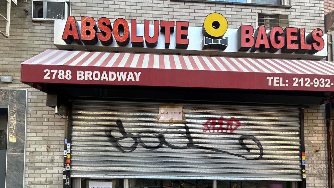 El Upper West Side Llora el Cierre Repentino de los Queridos Absolute Bagels, Un Pilar de la Comunidad