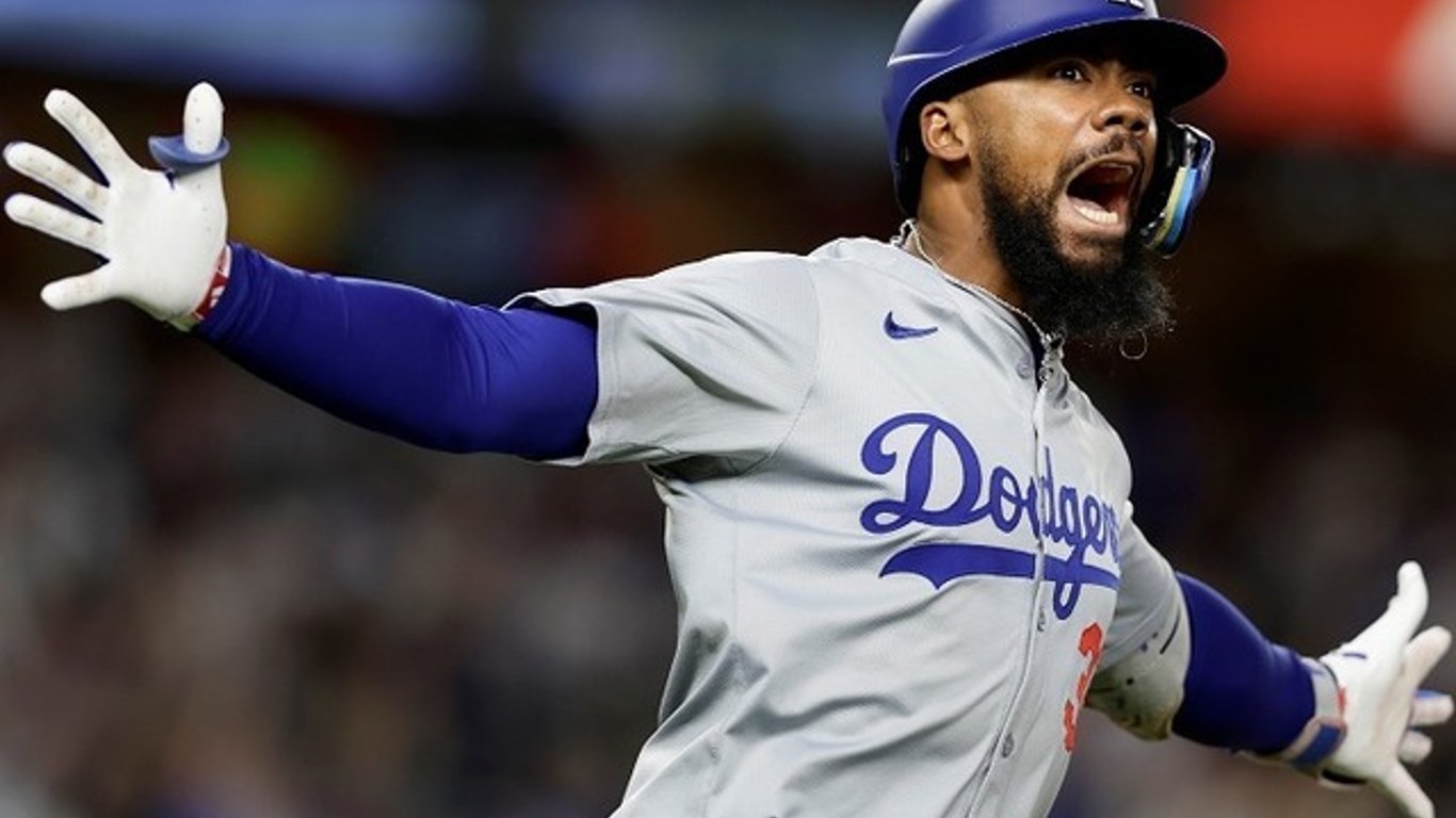 Los Dodgers Realizan Movimientos Estratégicos en la Temporada Muerta con Recontrataciones Clave y Nuevas Incorporaciones.