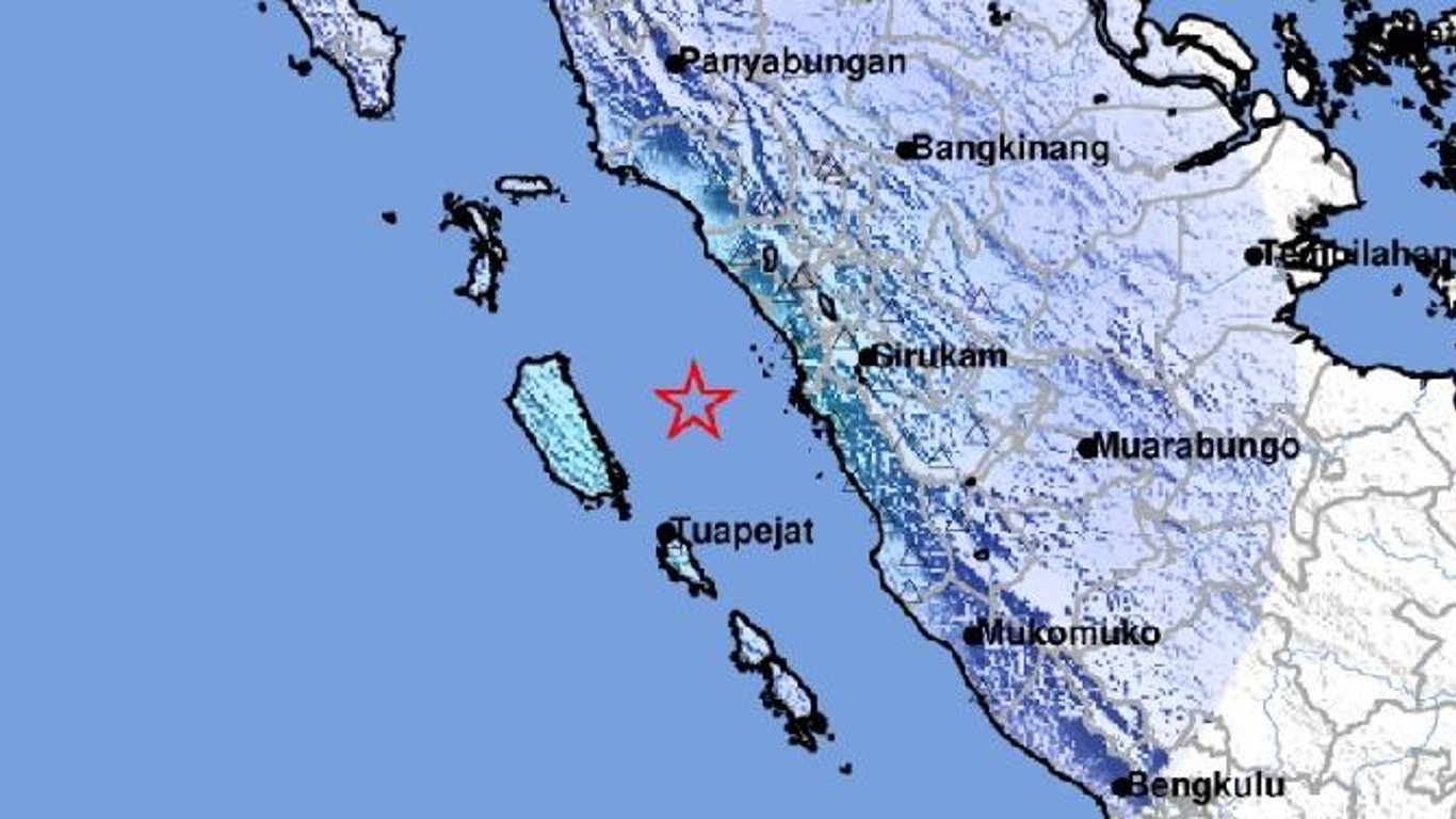 Temblores tectónicos sacuden Padang Pariaman: los residentes sienten la tierra moverse bajo sus pies.