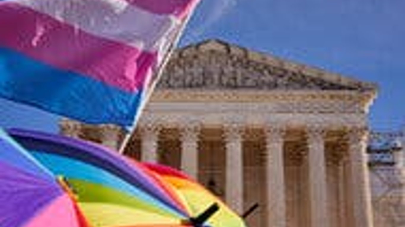 La Corte Suprema evalúa la prohibición de atención de afirmación de género en Tennessee en medio de un debate emocional.