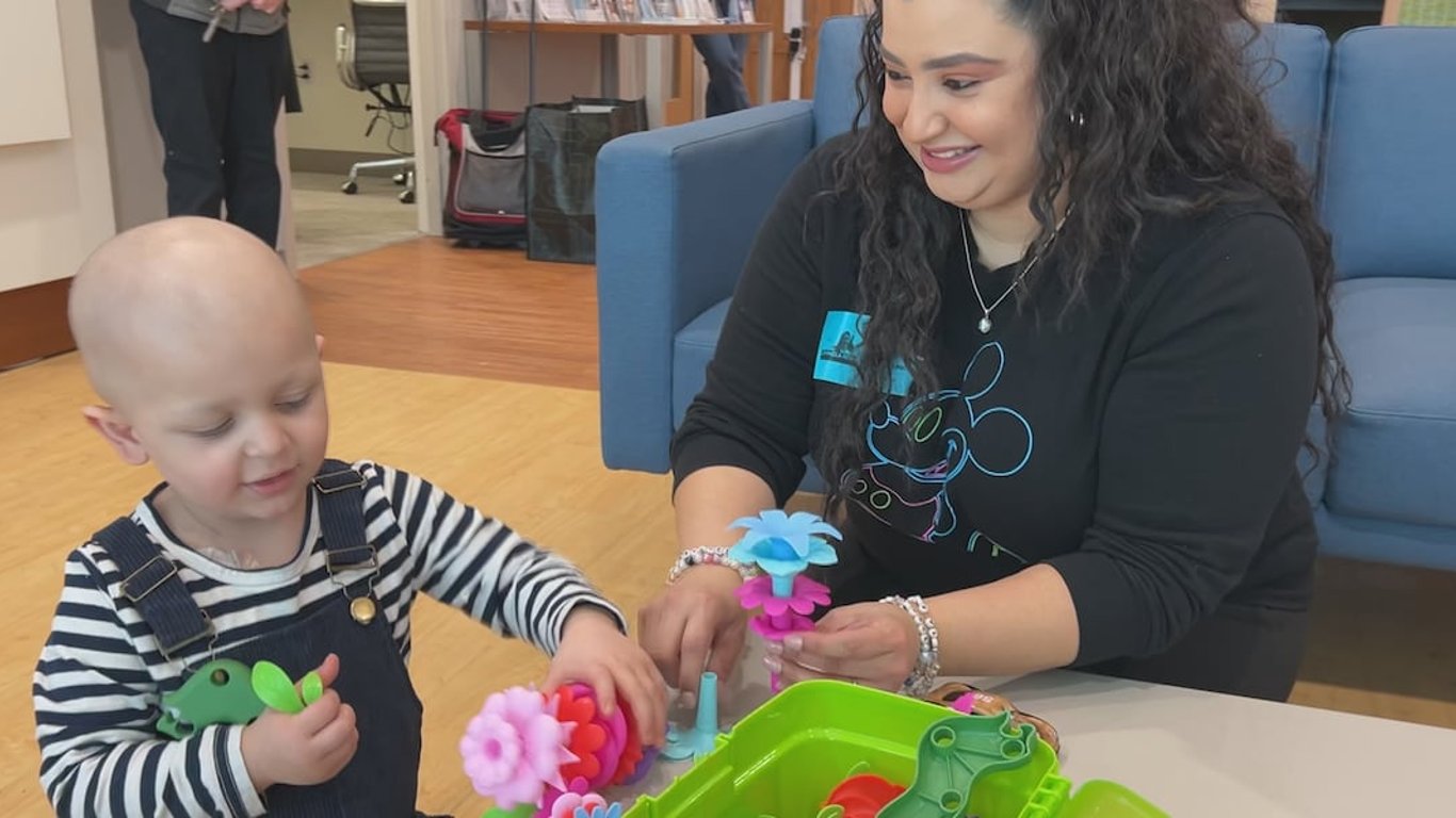 El coraje de la madre brilla al convertirse en donante de médula ósea para la supervivencia de su hijo.
