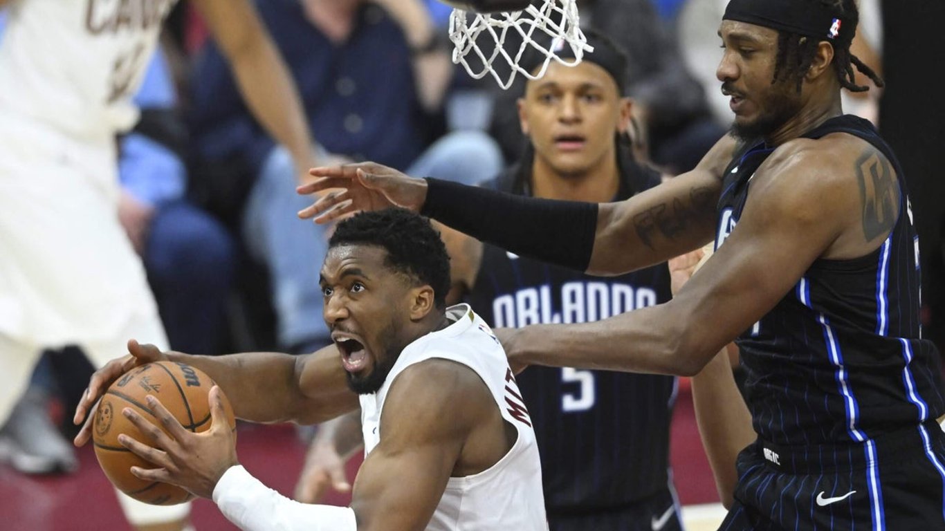 La magia sorprende a los Cavs, termina con una racha de 16 juegos, mientras Pritchard hace historia con su tiro de tres puntos.