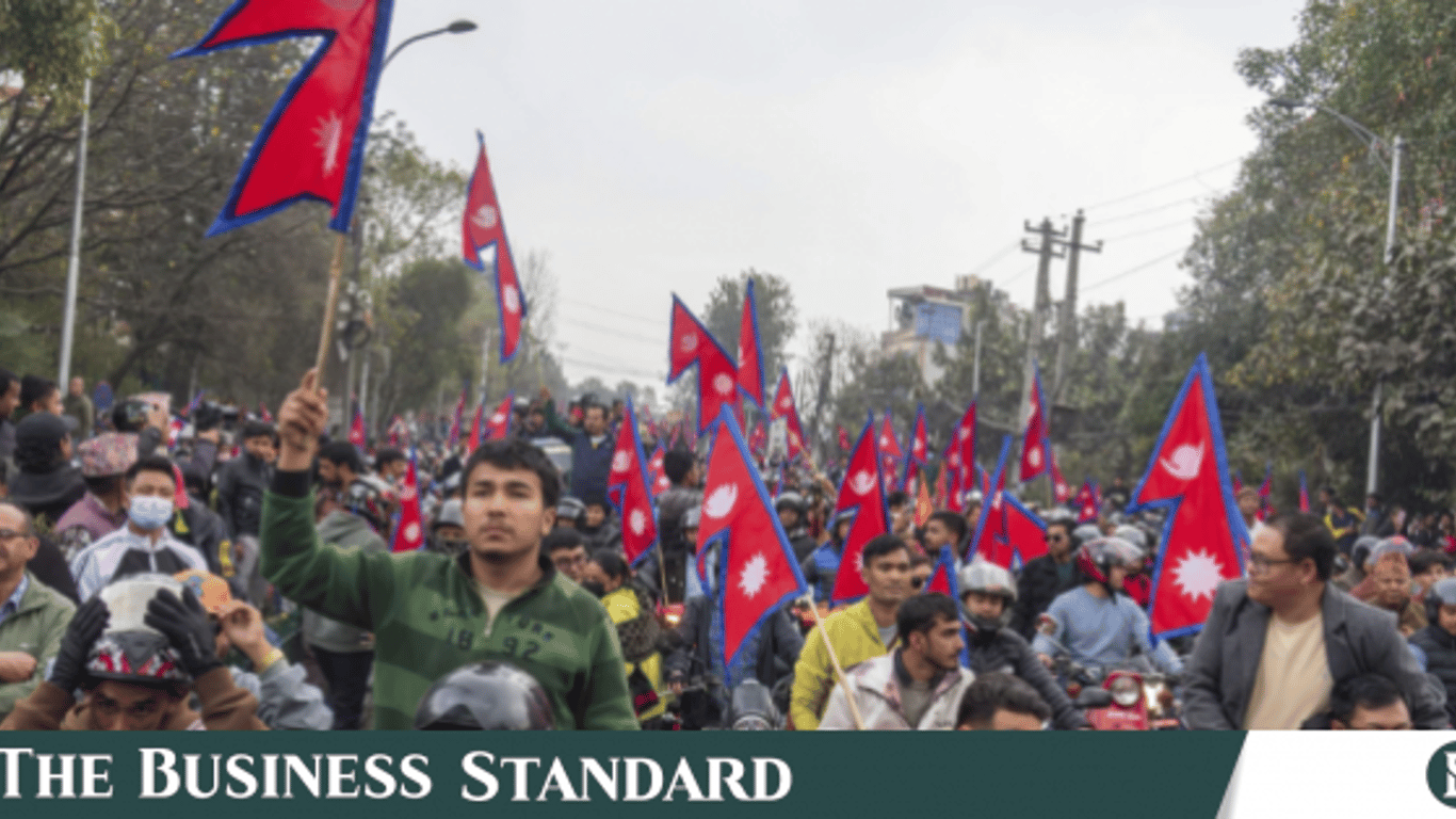 La nostalgia por la monarquía surge en Nepal, pero las aspiraciones democráticas siguen siendo fuertes.