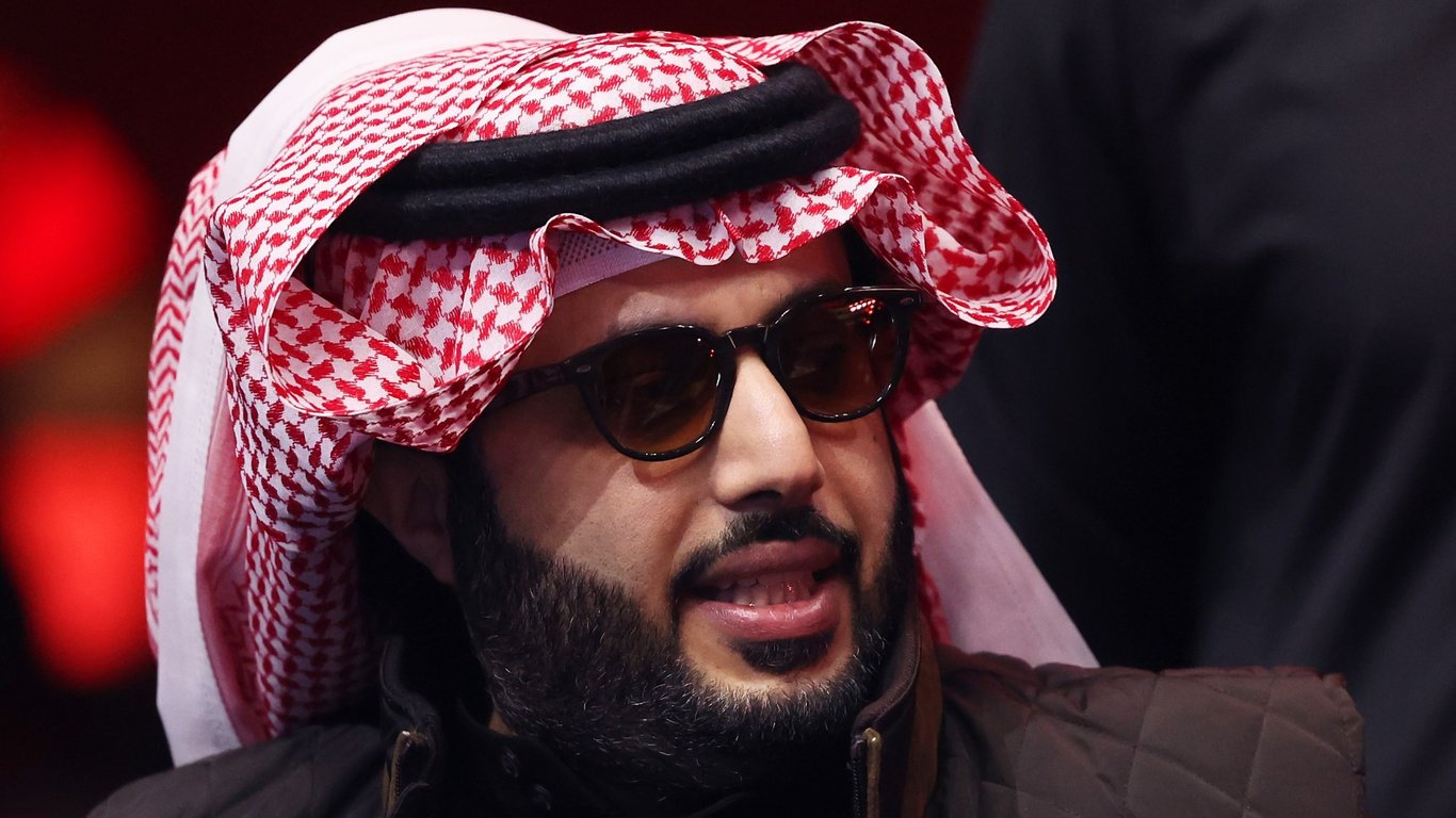 McGregor llama a Alalshikh una leyenda viviente, generando expectación por un posible enfrentamiento.