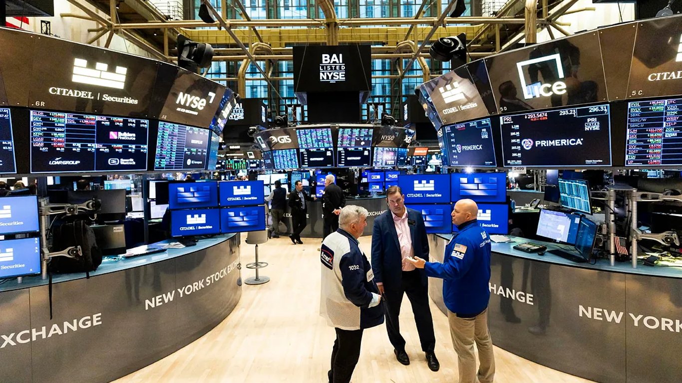 Wall Street cierra la semana entre la volatilidad y un repunte momentáneo