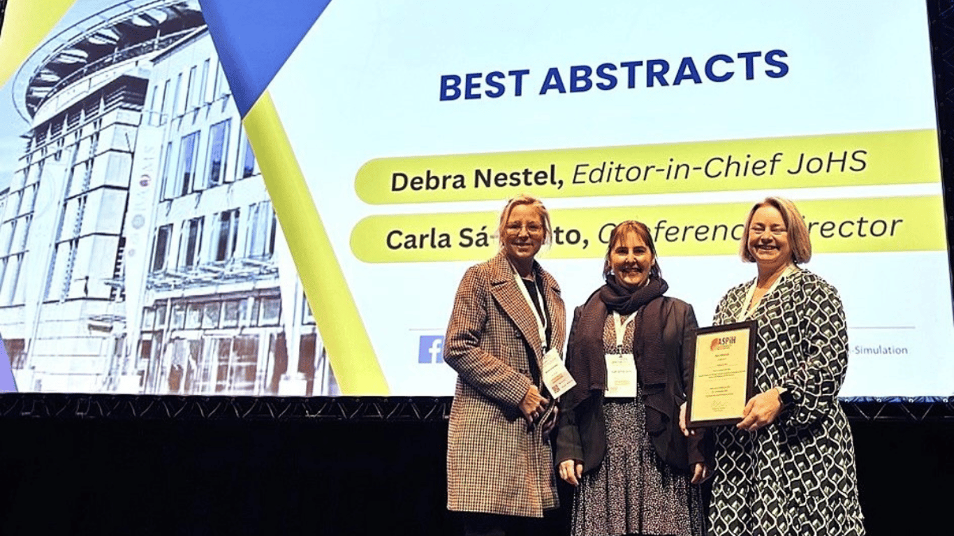 El equipo de la Universidad de Winchester brilla en la conferencia sobre la transformación de la formación en telemedicina.