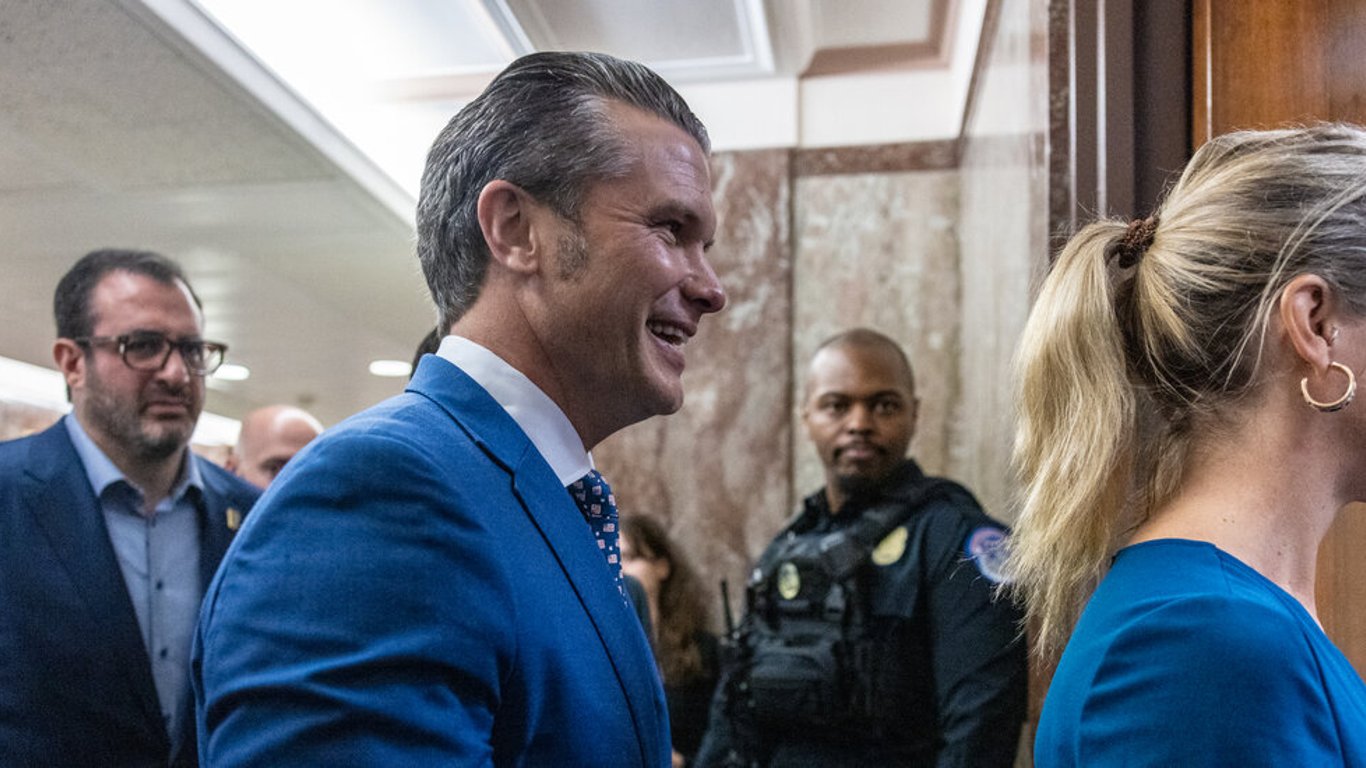 El director del FBI, Christopher Wray, renuncia, dejando a la agencia en una encrucijada política.