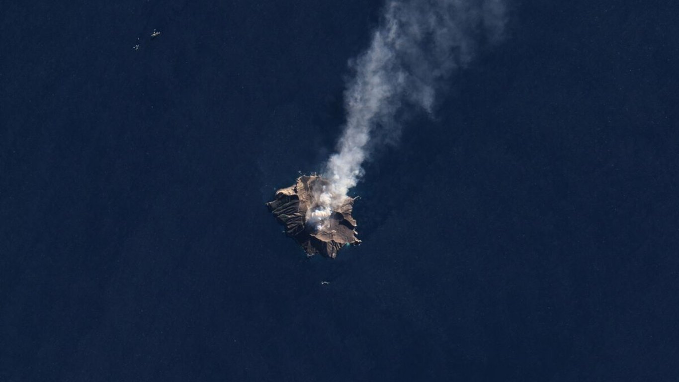 Nueva Zelanda Eleva la Alerta Aeronáutica a Medida que Whakaari/Isla Blanca Muestra Aumento en la Actividad Volcánica.