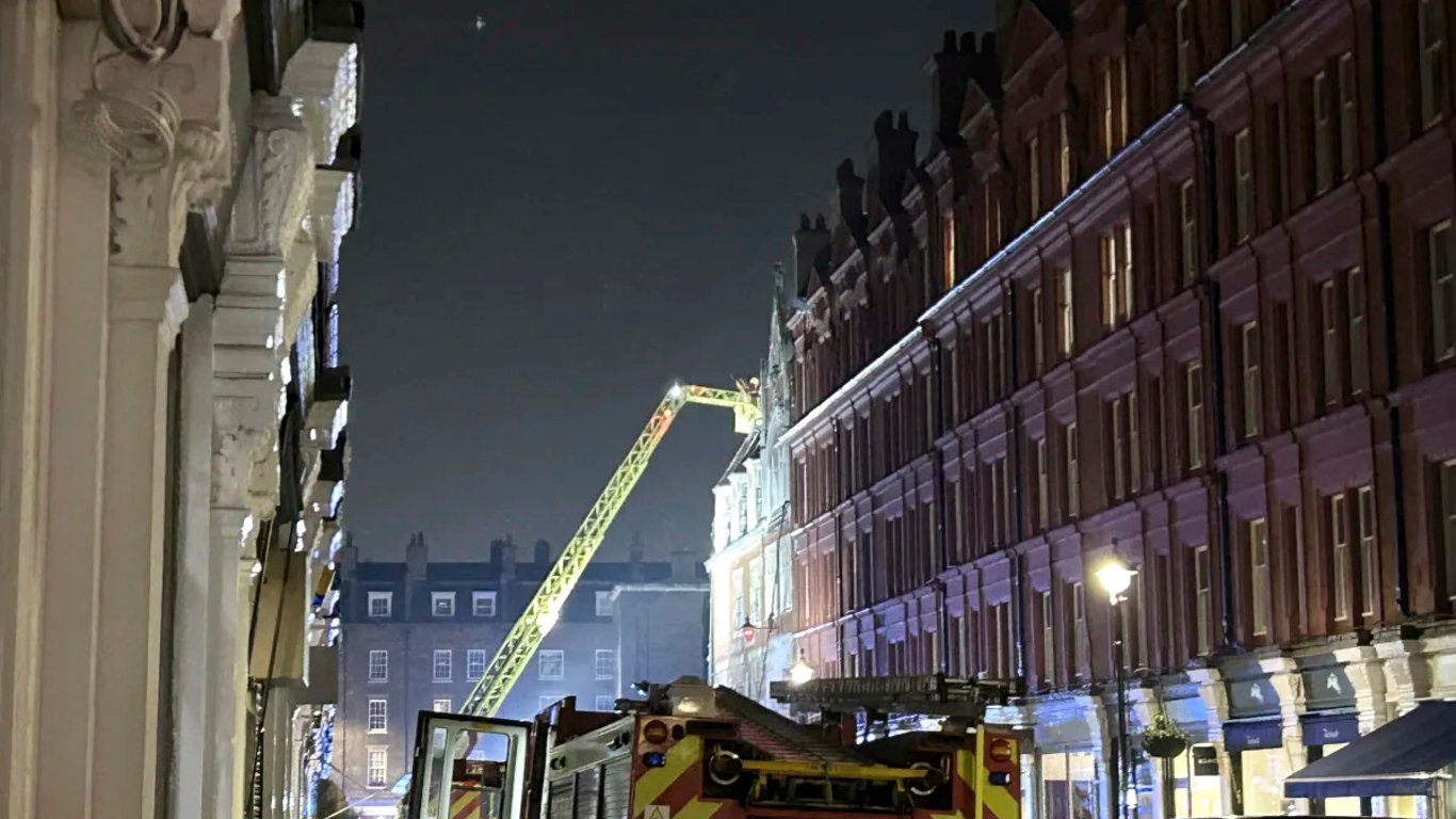 Devastador incendio arrasa el icónico Chiltern Firehouse en Londres