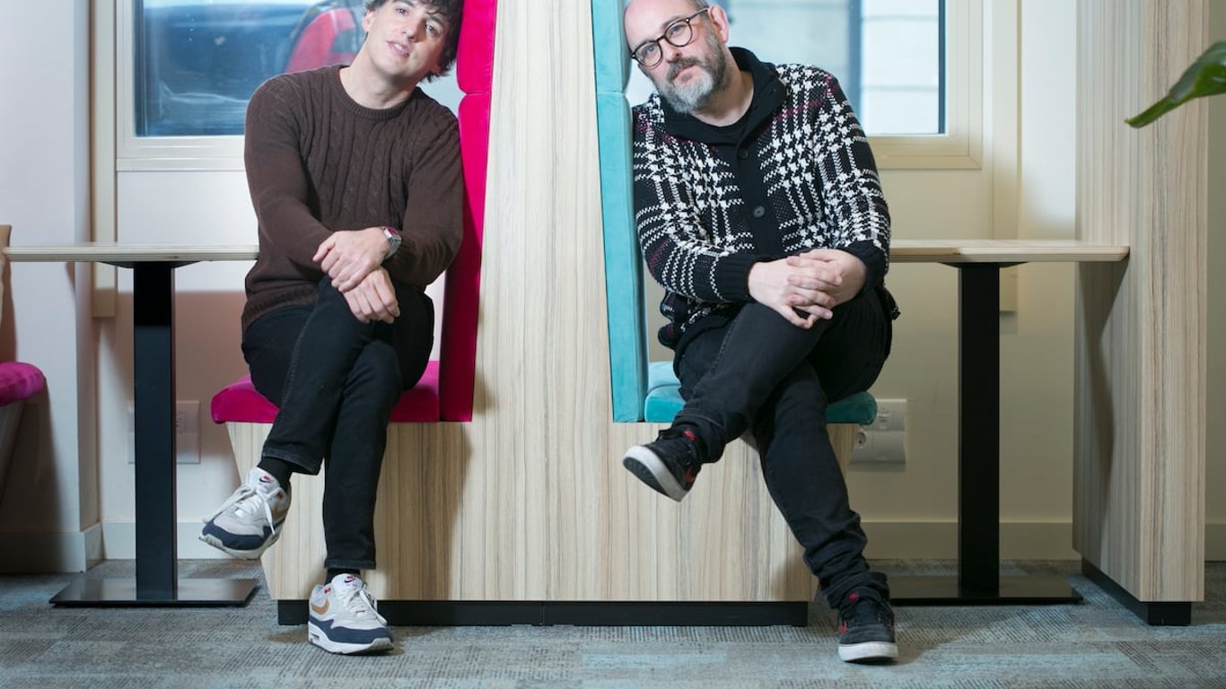 "Su Majestad": La comedia que desafía la monarquía y reflexiona sobre su relevancia