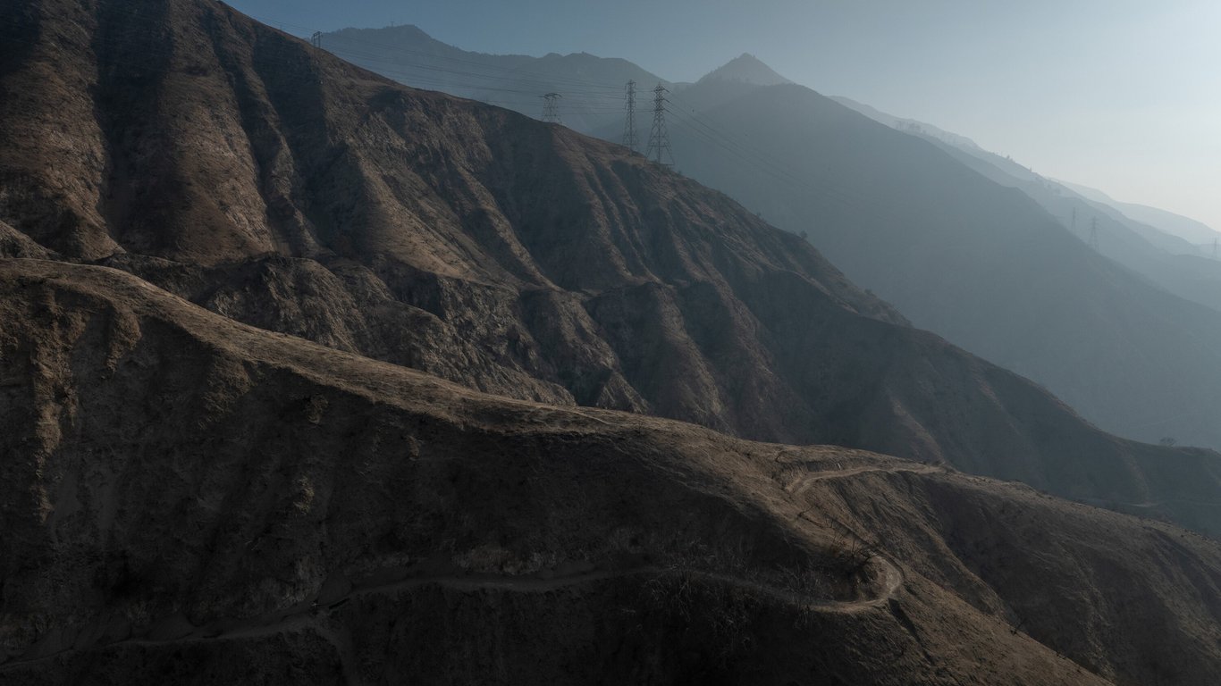 California se prepara para una gran tormenta invernal: se esperan fuertes lluvias, nieve y riesgos de inundaciones.