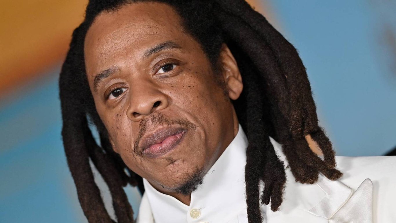 Emergen inconsistencias en el juicio de alto perfil contra Jay-Z y Diddy por denuncias de agresión.