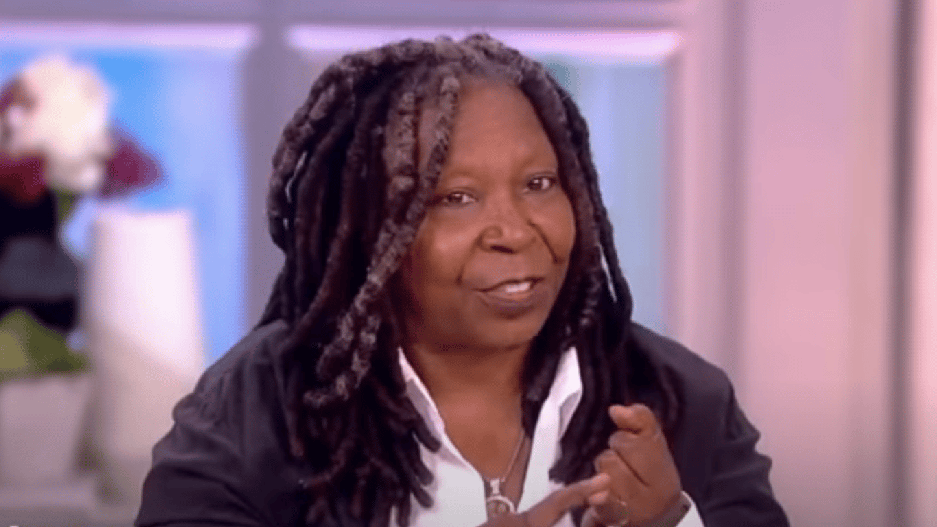 Whoopi Goldberg revela su nombre de nacimiento y reflexiona sobre la identidad más allá del foco de atención.