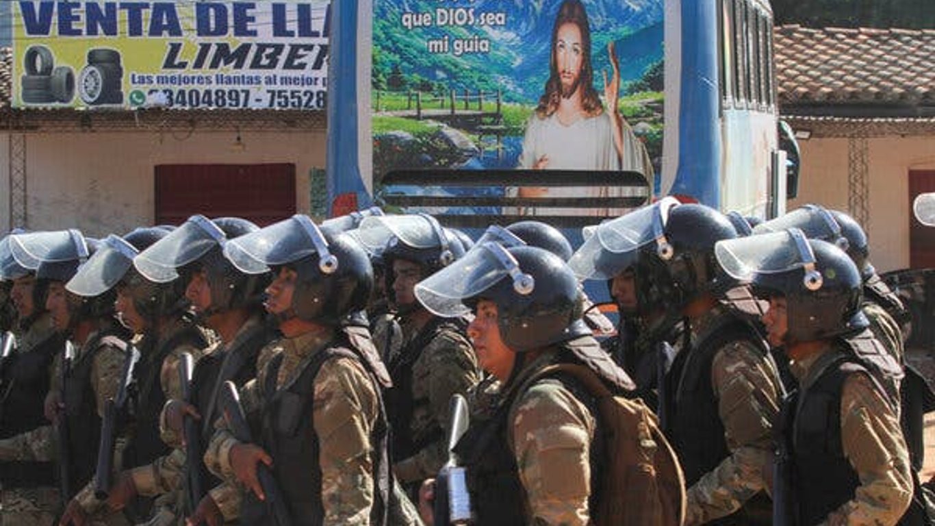 El Caos en Bolivia: La escasez de combustible y las protestas destacan profundas divisiones políticas.