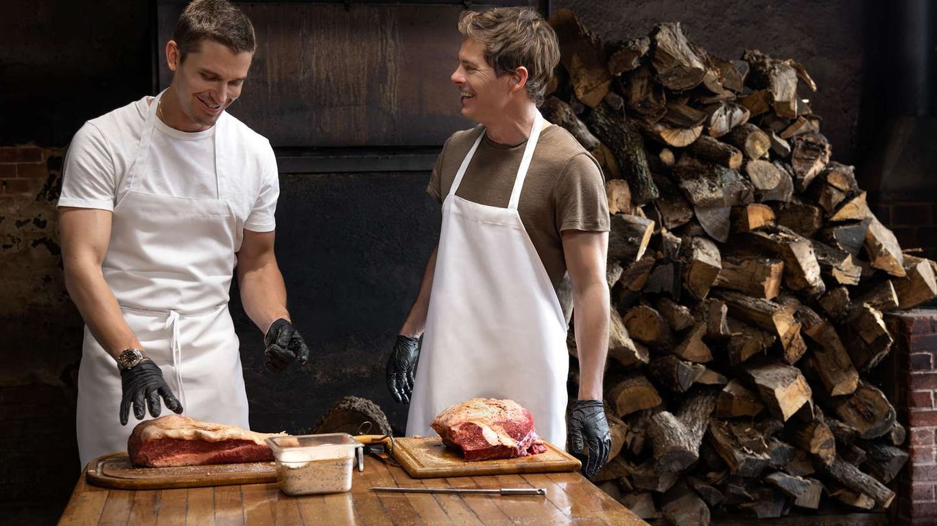 Antoni Porowski explora raíces familiares a través de la gastronomía en nueva serie