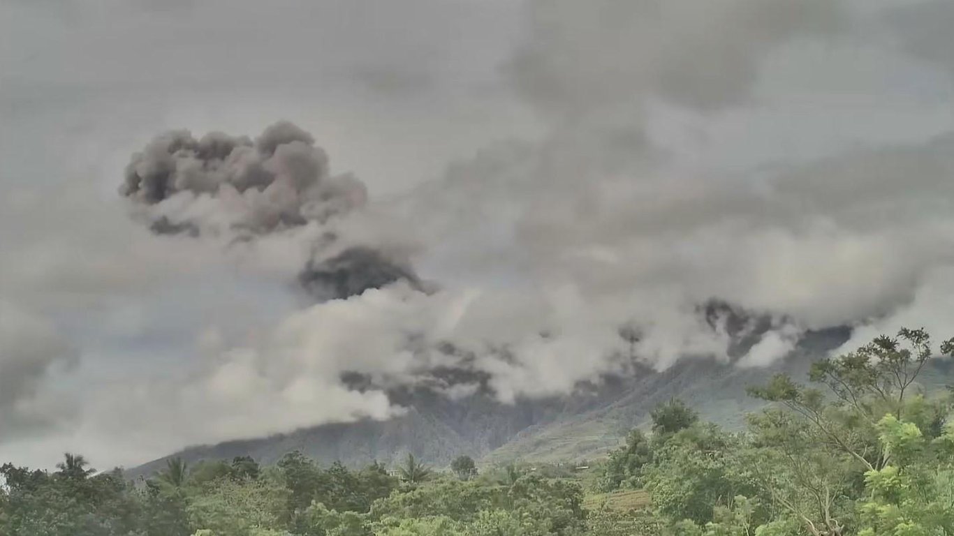 Nivel de Alerta 3 para el volcán Kanlaon debido a las erupciones navideñas que aumentan las preocupaciones de seguridad.