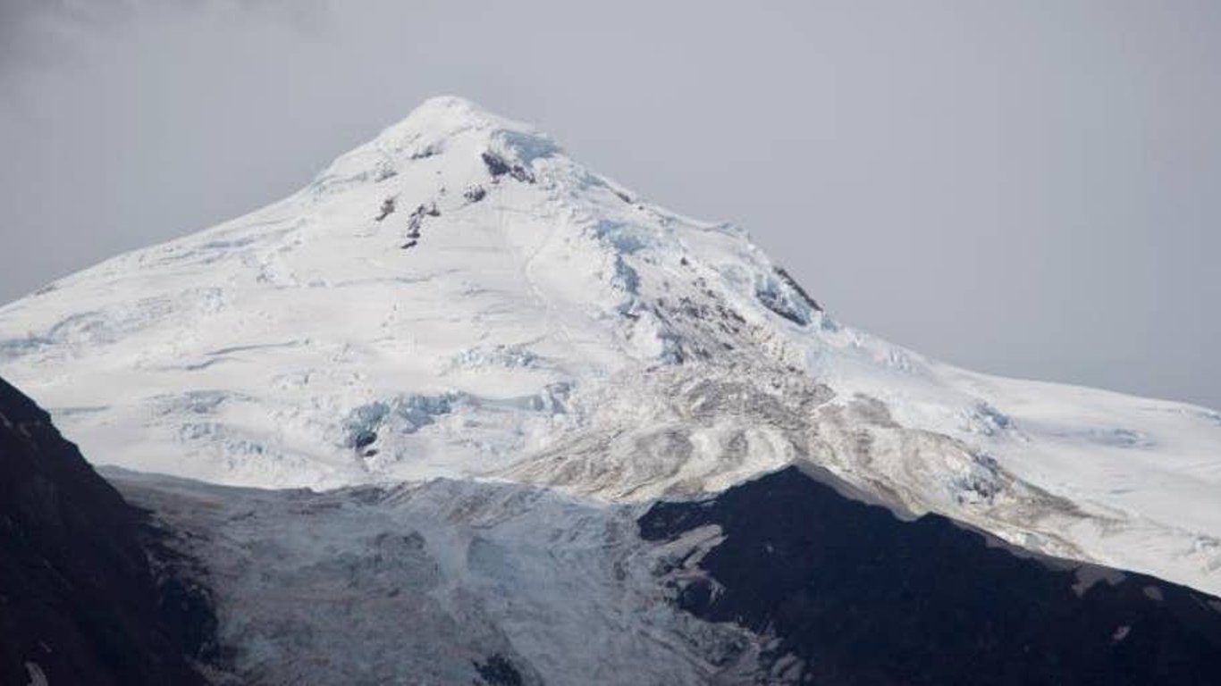 Aumento sísmico en el monte Spurr genera temores de erupción volcánica cerca de Anchorage.