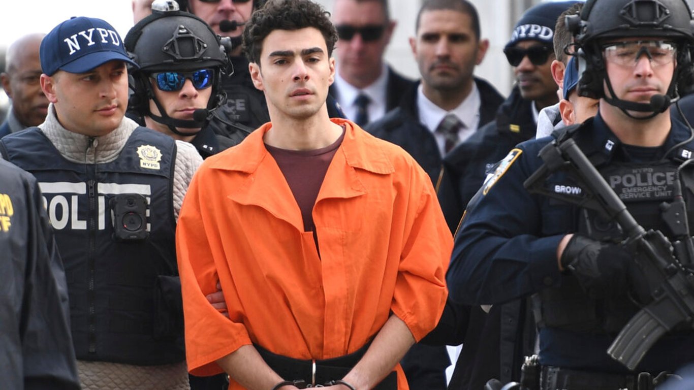 Caso de asesinato de alto perfil contra graduado de la Ivy League genera controversia y debate a nivel nacional.