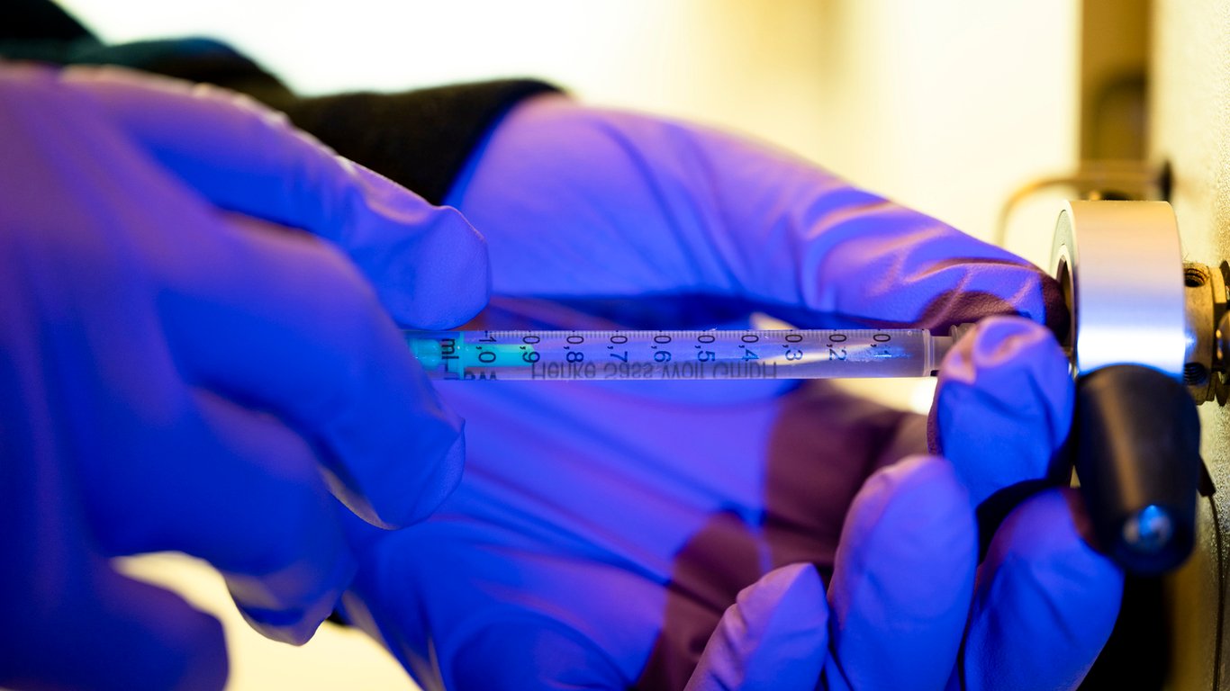 Nuevo informe insta a tomar medidas contra la desinformación científica que amenaza la democracia y la salud.