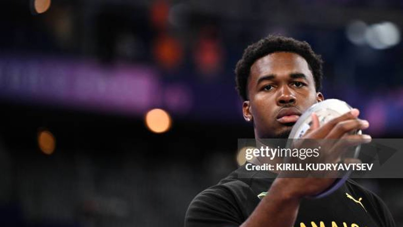 El campeón olímpico Roje Stona da un audaz salto hacia el camino de jugadores internacionales de la NFL.