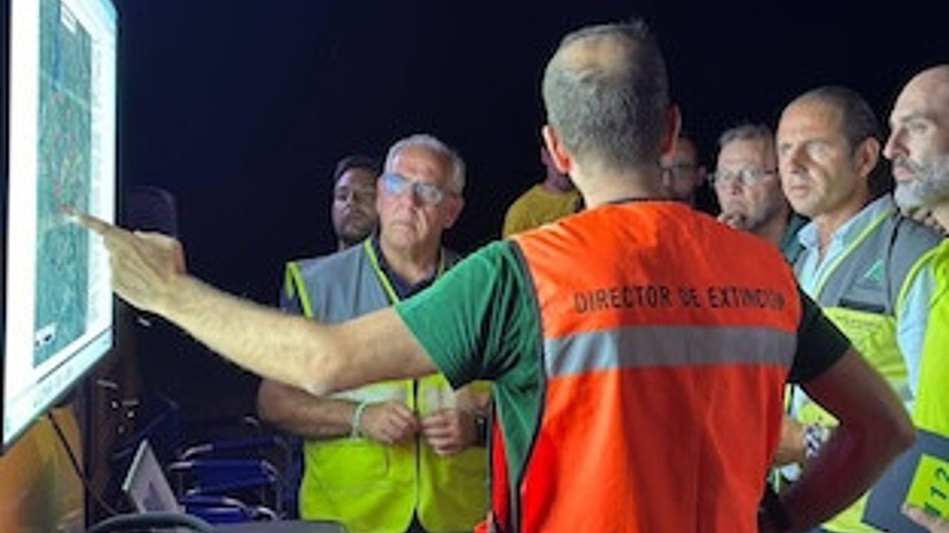 Incendio forestal en Andújar activa un masivo despliegue de recursos de extinción