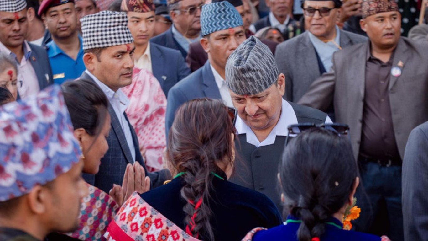 El regreso de Gyanendra desata una ola monárquica en Nepal en medio de la turbulencia política.