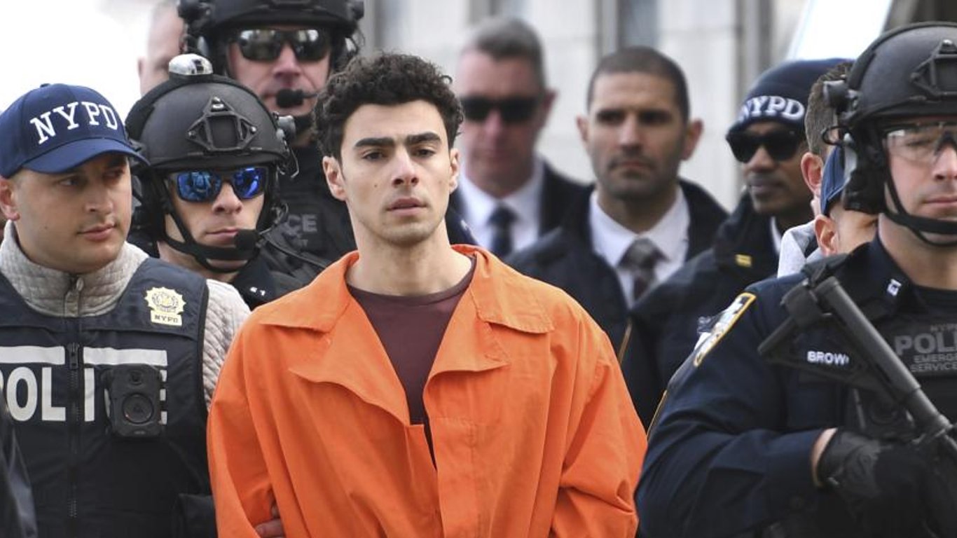 Luigi Mangione enfrenta cargos de asesinato en caso que conmociona a Nueva York