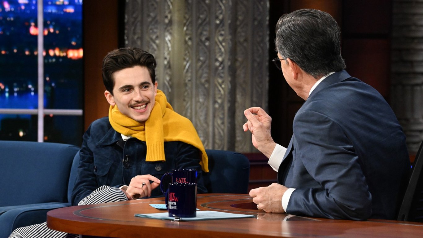 Timothée Chalamet abraza la autenticidad en el biopic de Bob Dylan "A Complete Unknown".