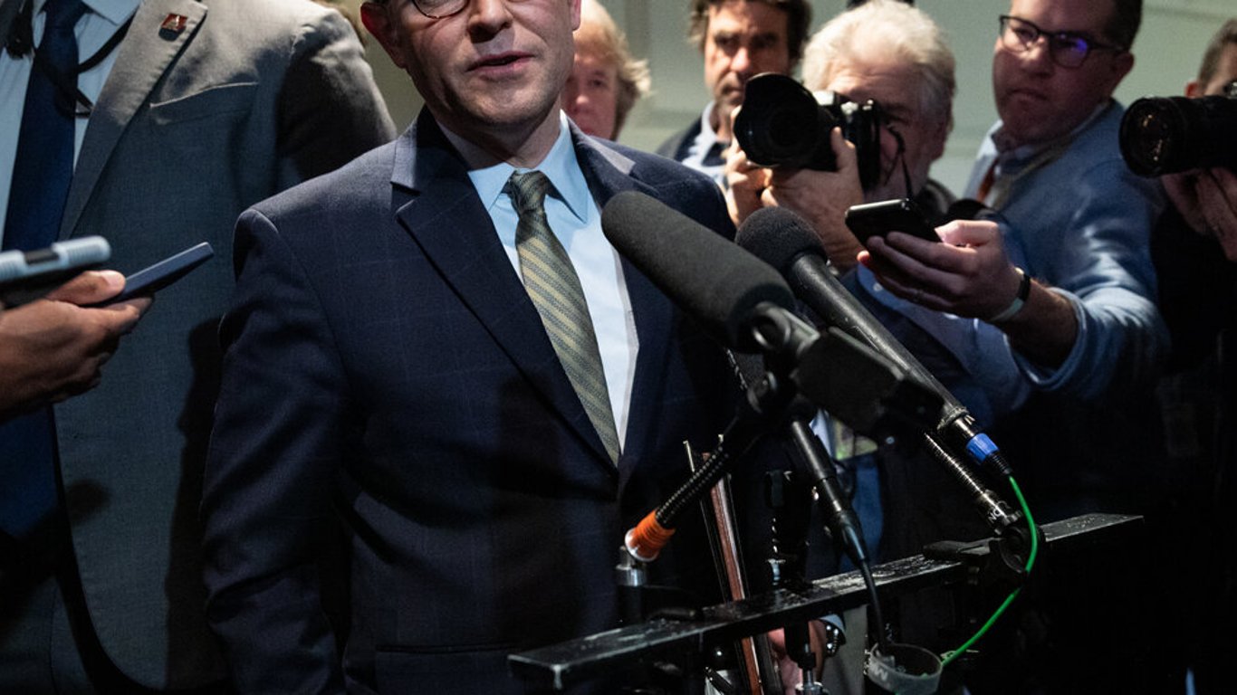 Se Evita el Cierre del Gobierno Tras la Aprobación de un Crucial Proyecto de Ley de Financiamiento por la Cámara antes de la Fecha Límite.