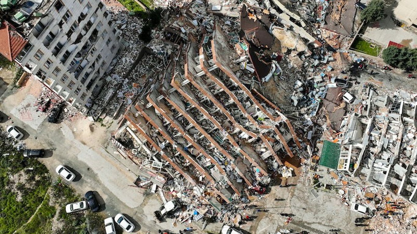 La IA revoluciona la predicción de desastres naturales, mejorando la preparación y salvando vidas.