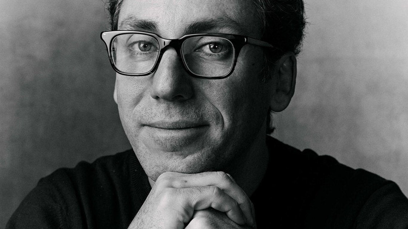 Líderes se unen en la Cumbre DealBook para abordar la IA, la economía y los desafíos sociales.